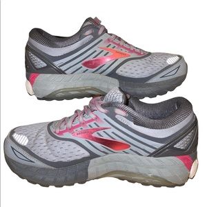 Brooks Womens Ariel 18 size 6.5